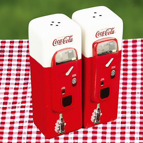 Coca-Cola Vending Machine: Home Collectible Salt and Pepper Shaker Set