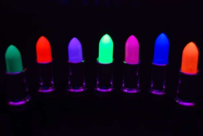 Bright Blacklight Reactive UV Lipstick 