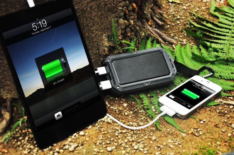 WaterDirtShockproof Dual USB Port External Battery Charger