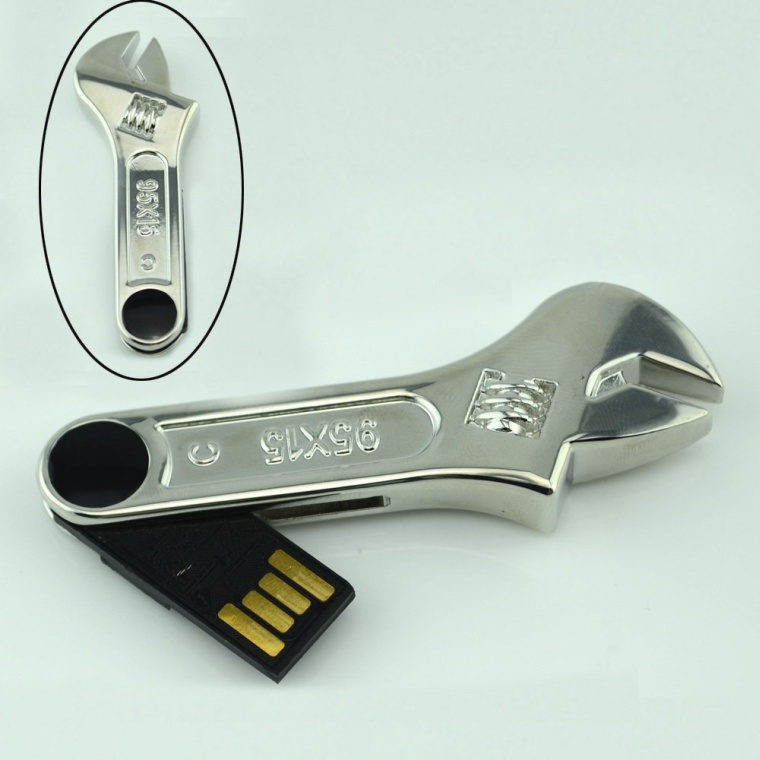 32GB Wrench USB Flash Drive