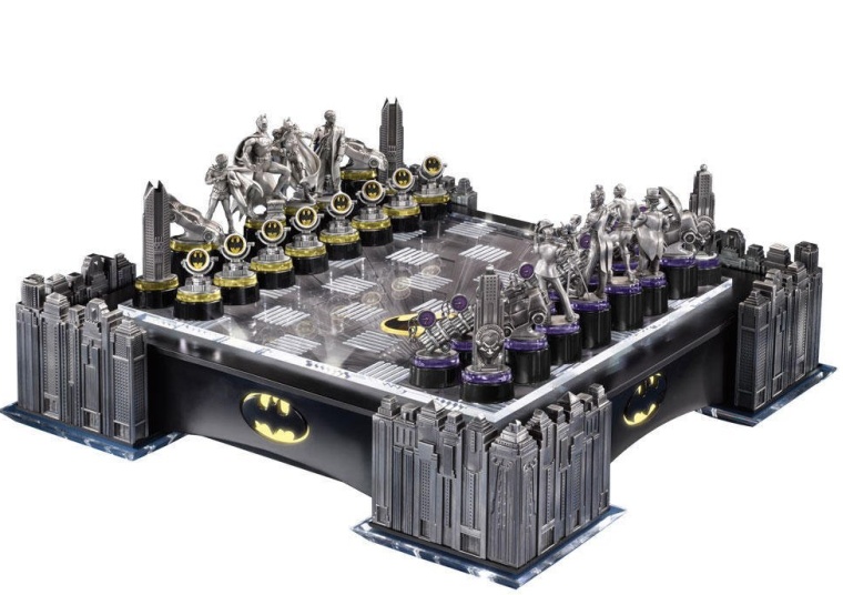 Batman Gotham Cityscape Chess Set