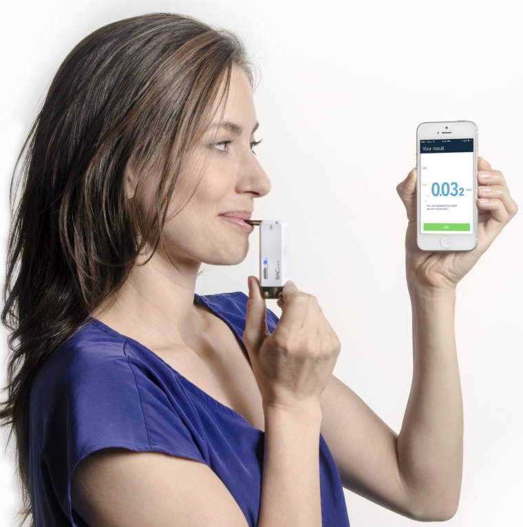 Vio Smartphone Keychain Breathalyzer for iPhone and Android Devices