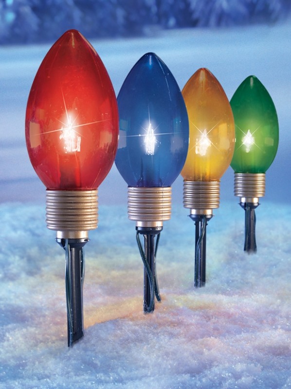 giant-holiday-bulbs-garden-path-light-stakes