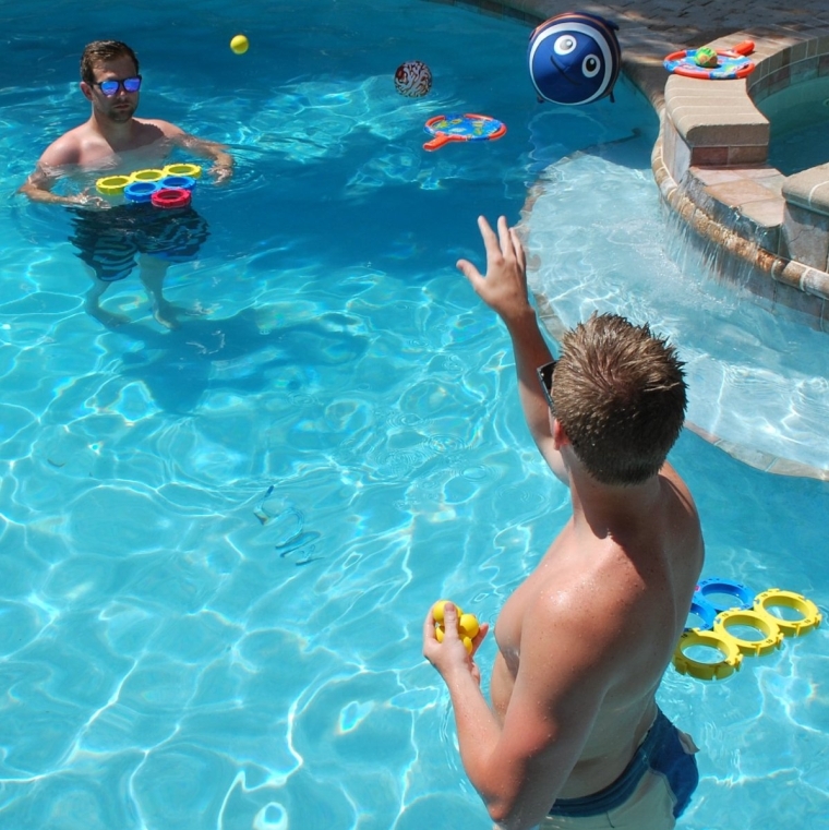 Water Sports Itza Floaty Pong Backyard and Pool Game