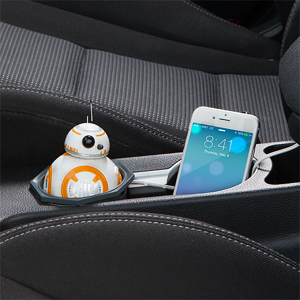 itnq_sw_bb-8_car_charger_inuse2
