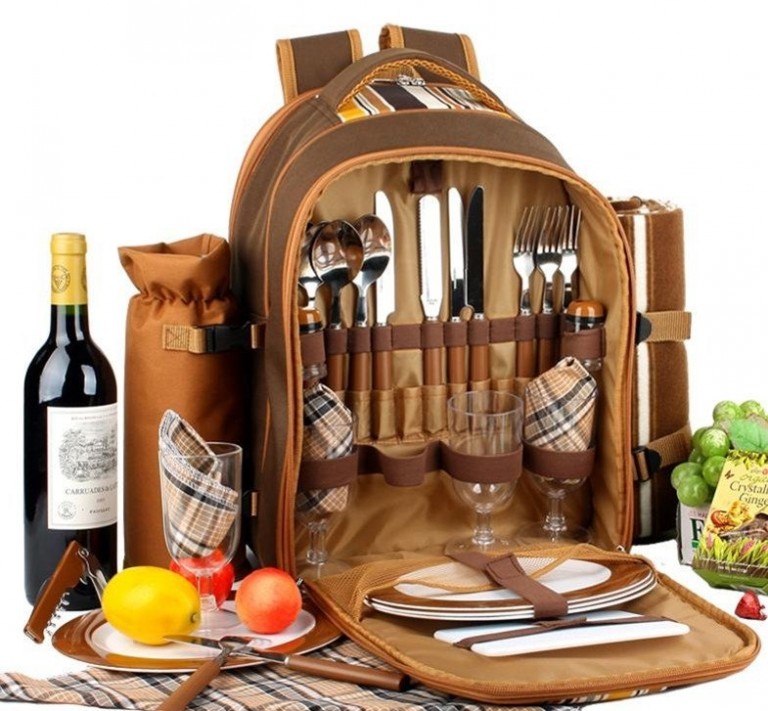 Picnic backpack for 4 picnic basket