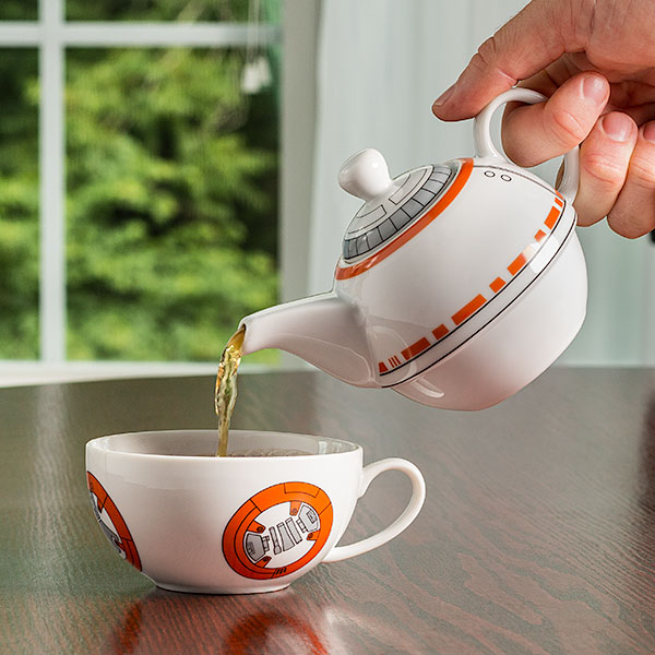 ivom_bb8_teapot_cup_set_inuse