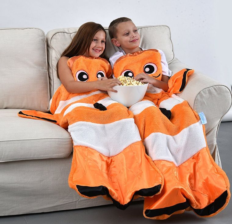 snuggie-tails-clown-fish-blanket-for-kids