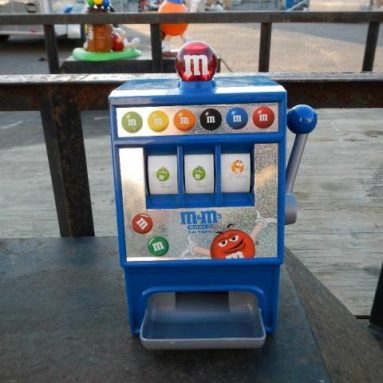 M&M’S SLOT MACHINE CANDY DISPENSER