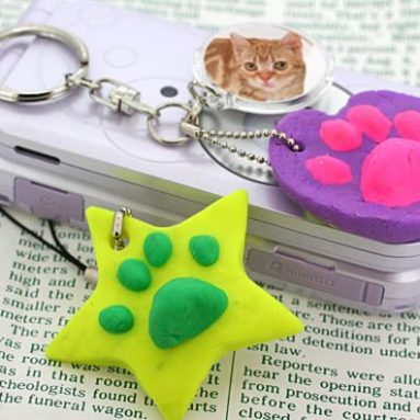 Cell phone strap with your pet’s impress