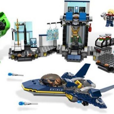 LEGO Hulk Helicarrier Breakout