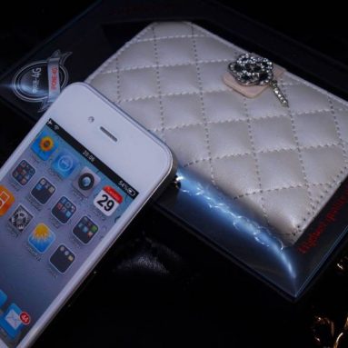 iPhone 4 Novoskins Amante Crystal Quilted Clutch Diary Case White