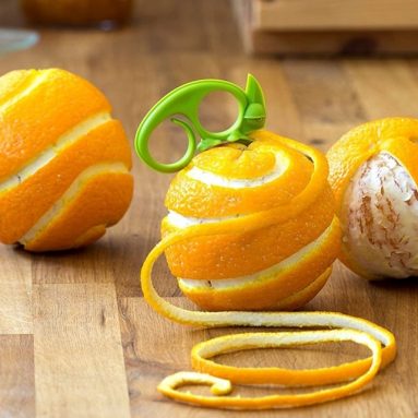 Green Chameleon-Shaped 2-in-1 Citrus Zester and Peeler