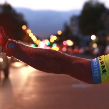 LED Turn Signal Gloves for Cycling with 4 Rechargeable Batteries and Charger