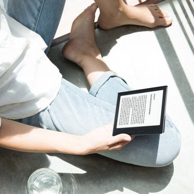 New – Kindle Oasis with Leather Charging Cover