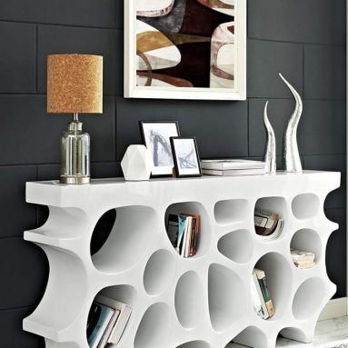 Wander Medium Stand In White