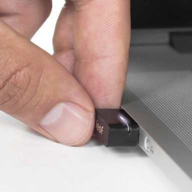 Leef Spark 32GB High-speed USB Flash Drive with Magnet Cap