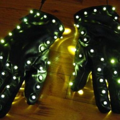 Light-up gloves