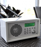 iRadio – Portable DAB/FM Radio with Alarm Clock Function